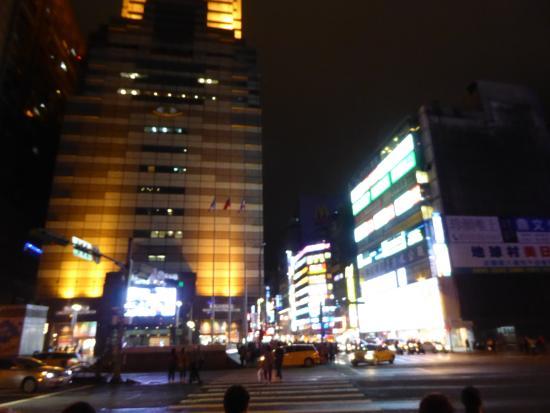 新光人寿保険摩天大楼